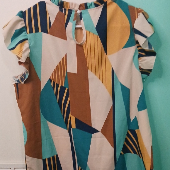 Geometric Patterned Ruffle Sleeve Top - Picture 6 of 7